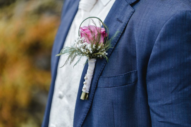 wedding groom floral decoration by sarahandsamuelphotography